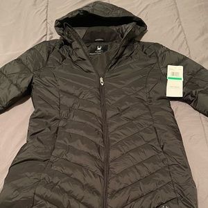 100% Nylon
Spyder Xttm DWR coating
ThermaWEB synthetic insulation
Reverse coil